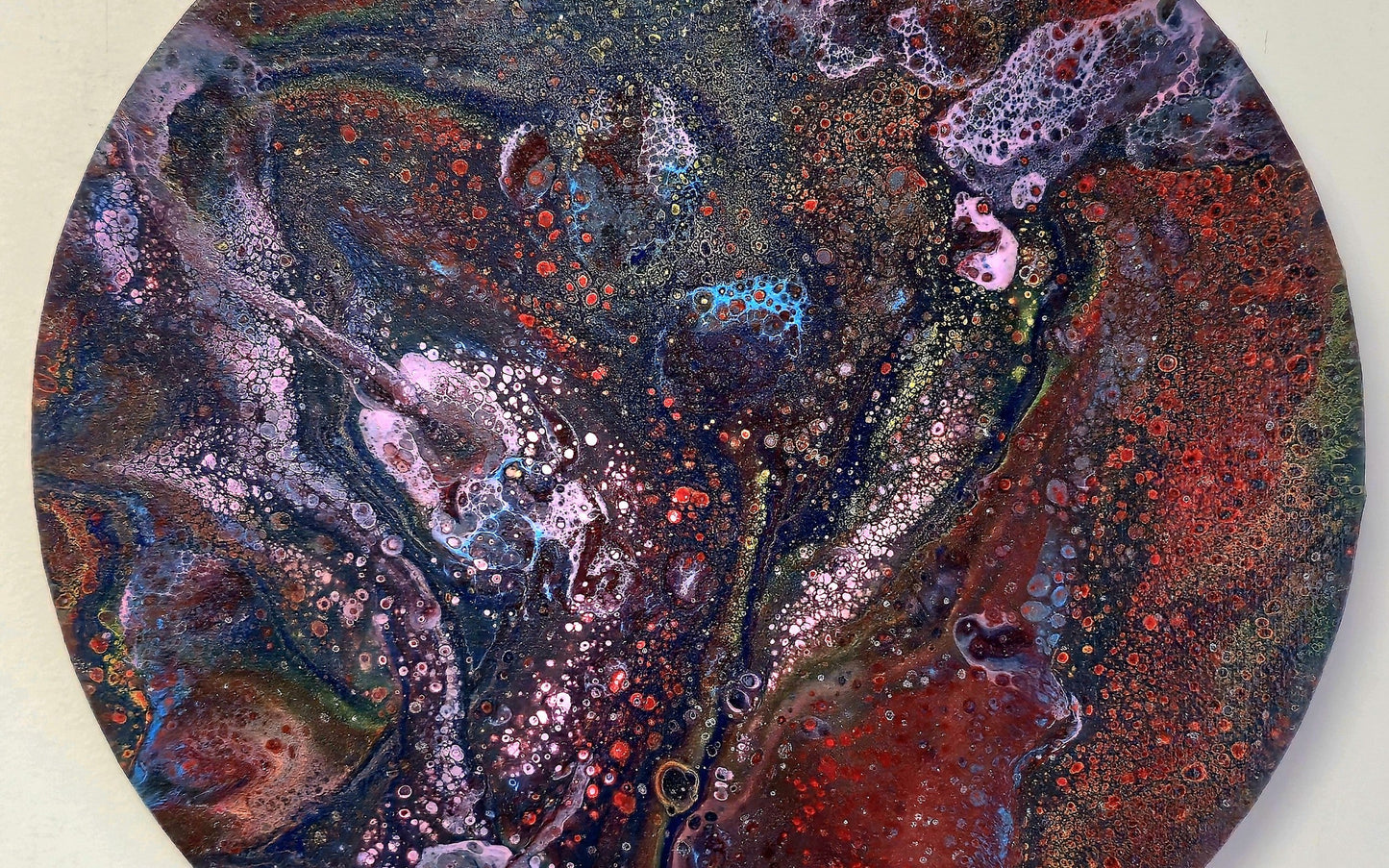 Okrągły obraz 30cm - Czerwień Fiolet Zieleń Pouring Art