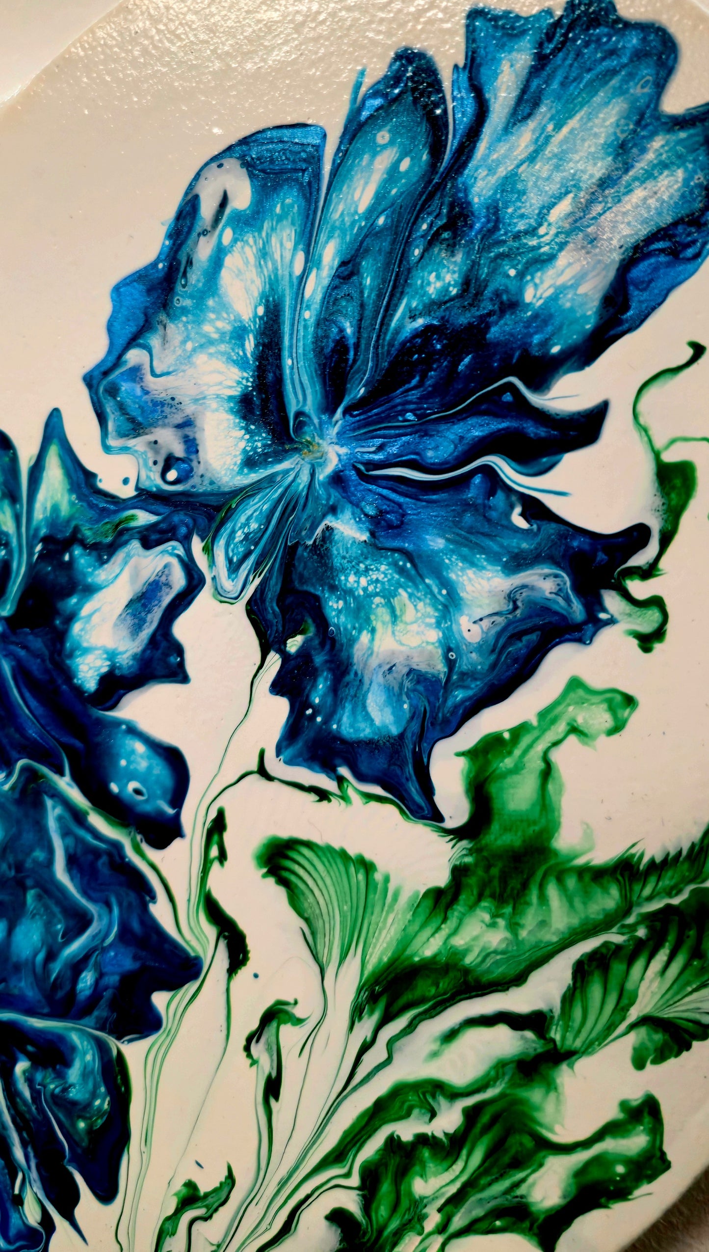 Błękitny Ogród – Obraz Abstrakcyjny Pouring Art (30cm)