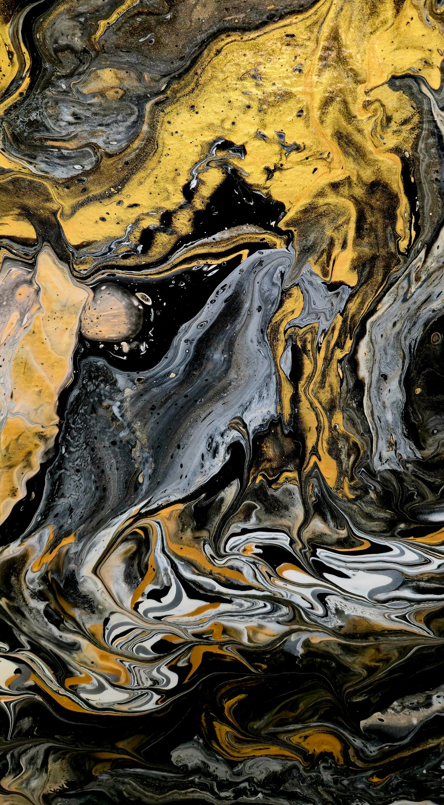 Złota Walka – Obraz Abstrakcyjny Pouring Art 70x100 cm