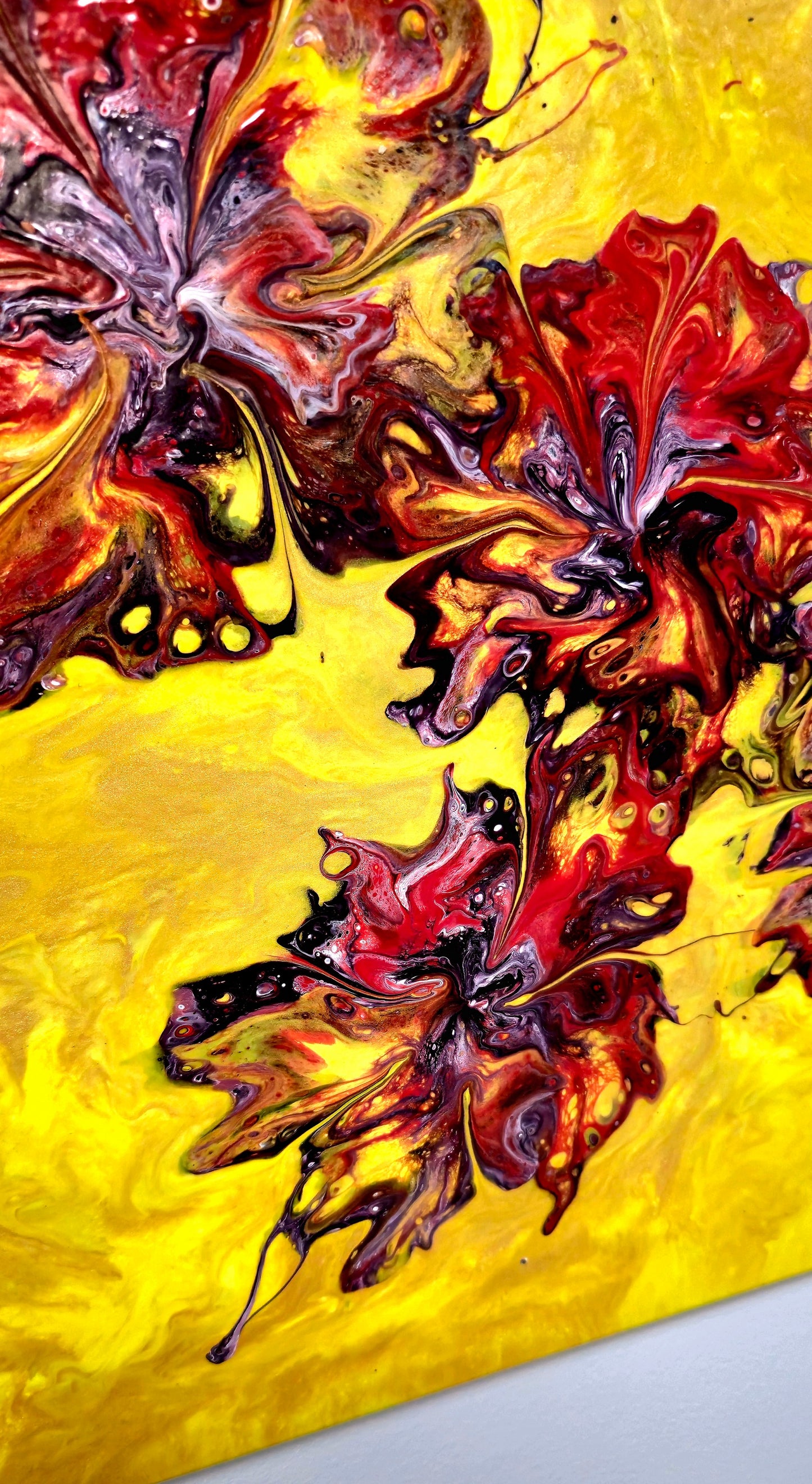 Płomienne Kwiaty – Obraz Abstrakcyjny Pouring Art 55x75 cm