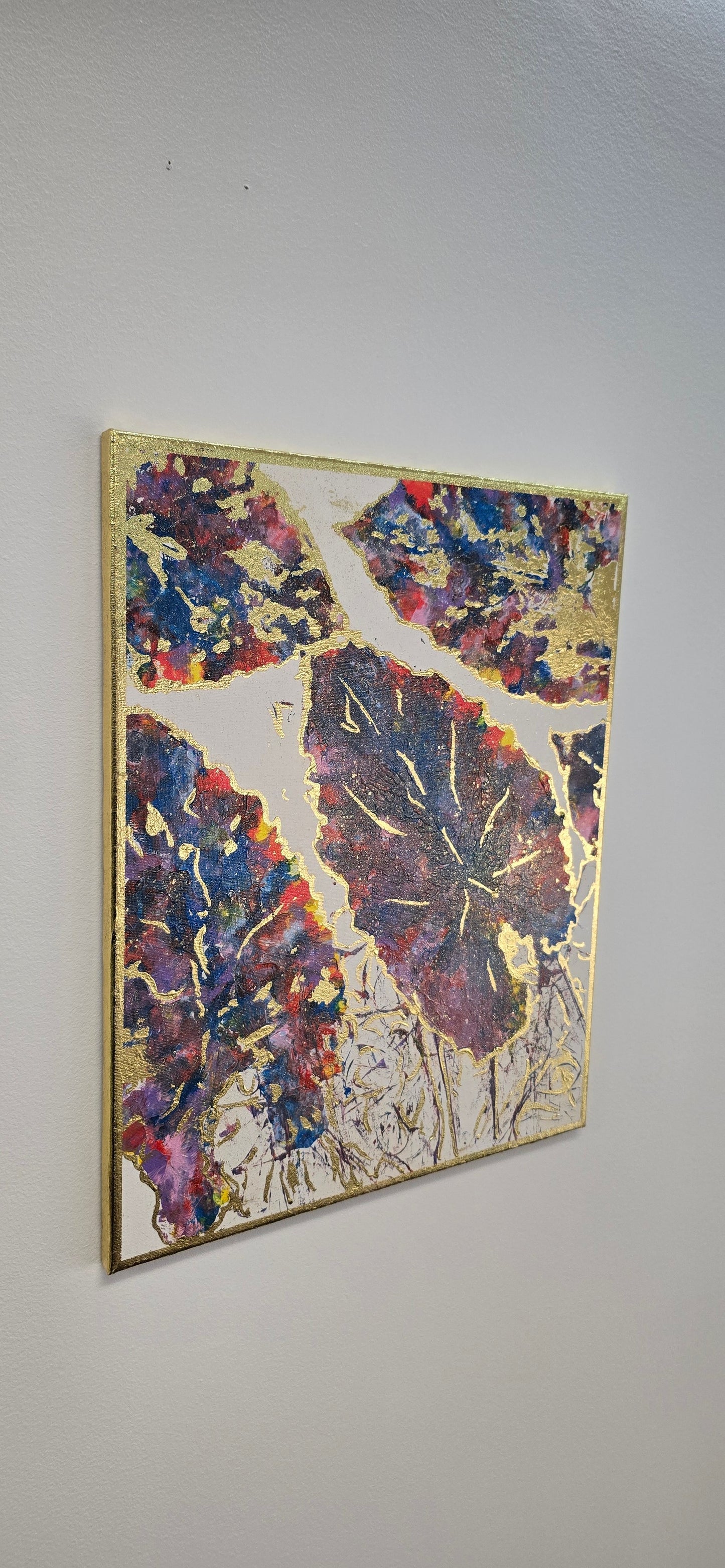 Alokazja w Blasku Złota – Obraz Abstrakcyjny Mixed Media 40x50 cm