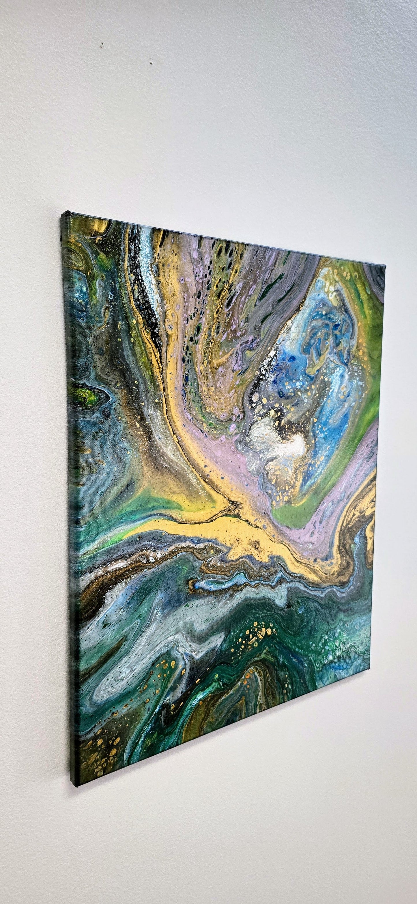 Złota Rzeka Kosmosu – Obraz Abstrakcyjny Pouring Art 40x50 cm