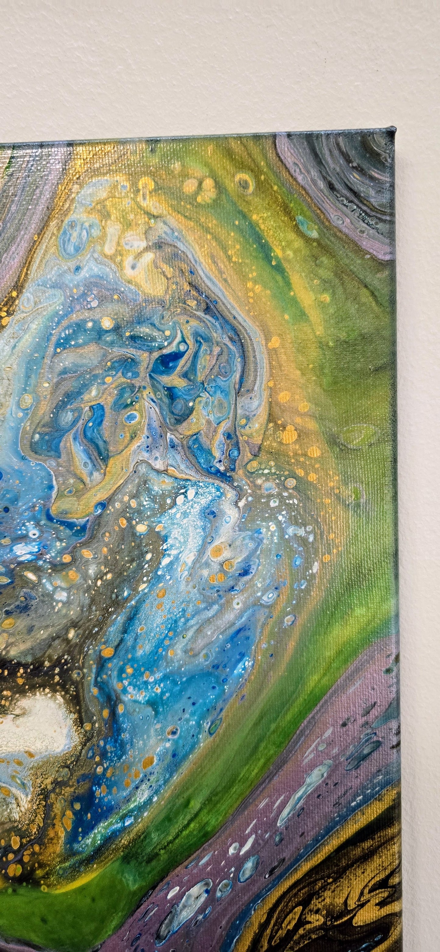Złota Rzeka Kosmosu – Obraz Abstrakcyjny Pouring Art 40x50 cm