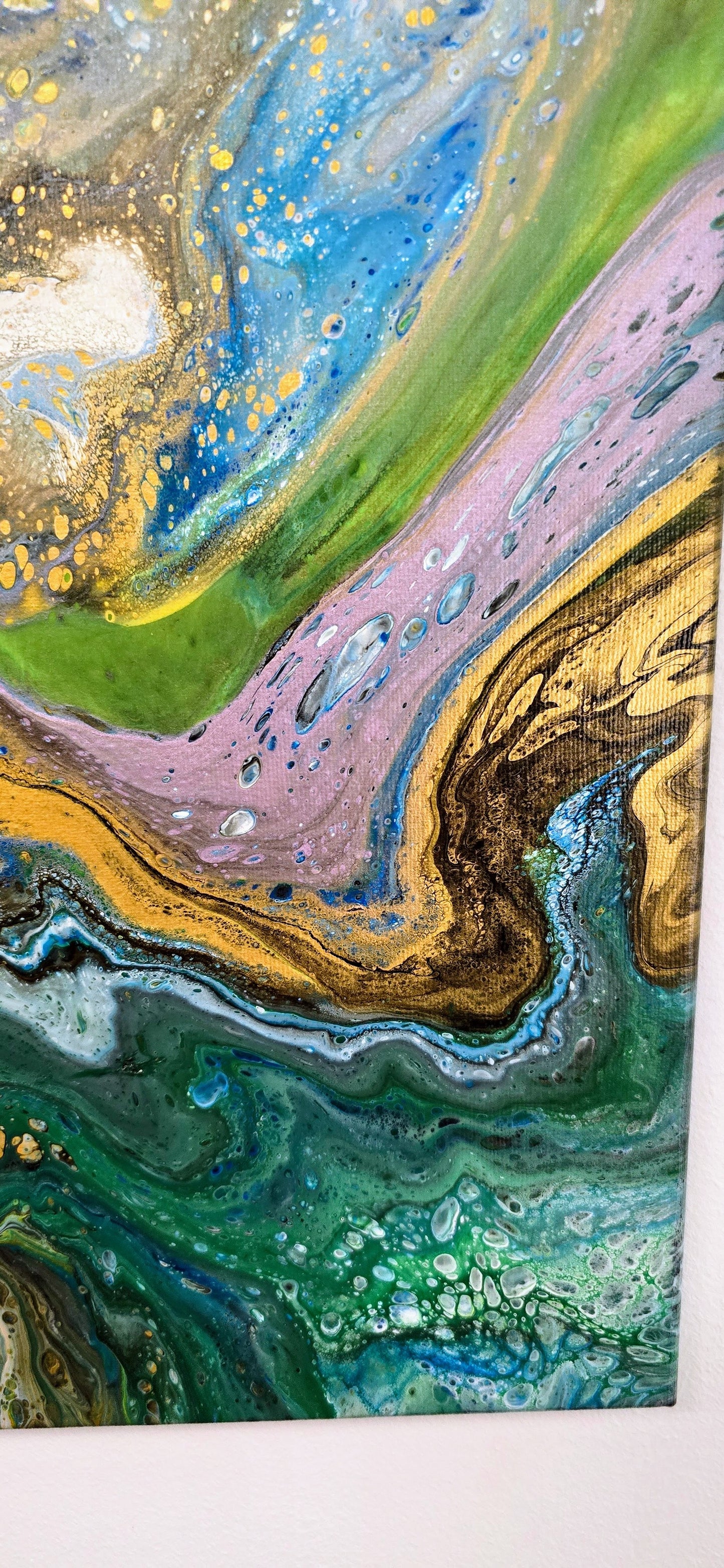 Złota Rzeka Kosmosu – Obraz Abstrakcyjny Pouring Art 40x50 cm