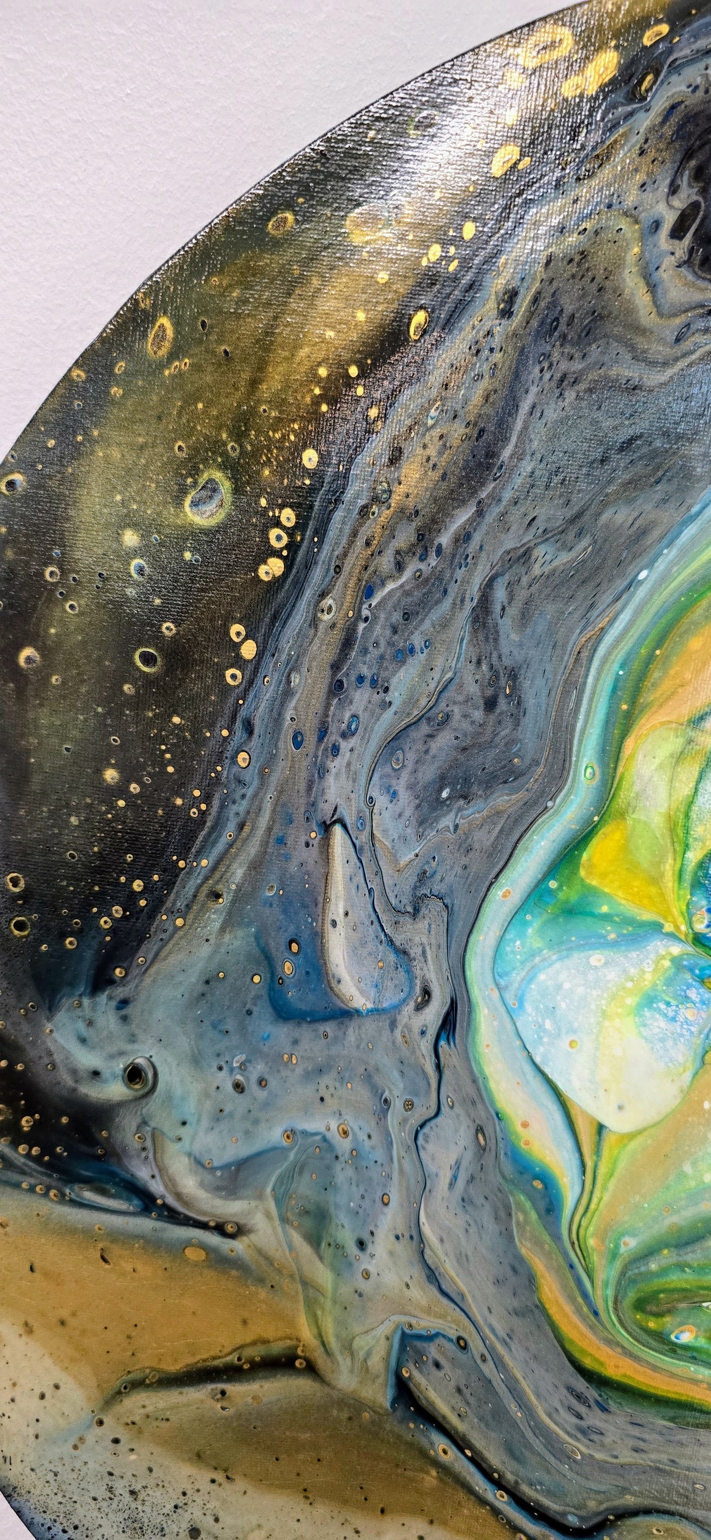 Oko Gazowego Giganta – Okrągły Obraz Abstrakcyjny Pouring Art 50 cm
