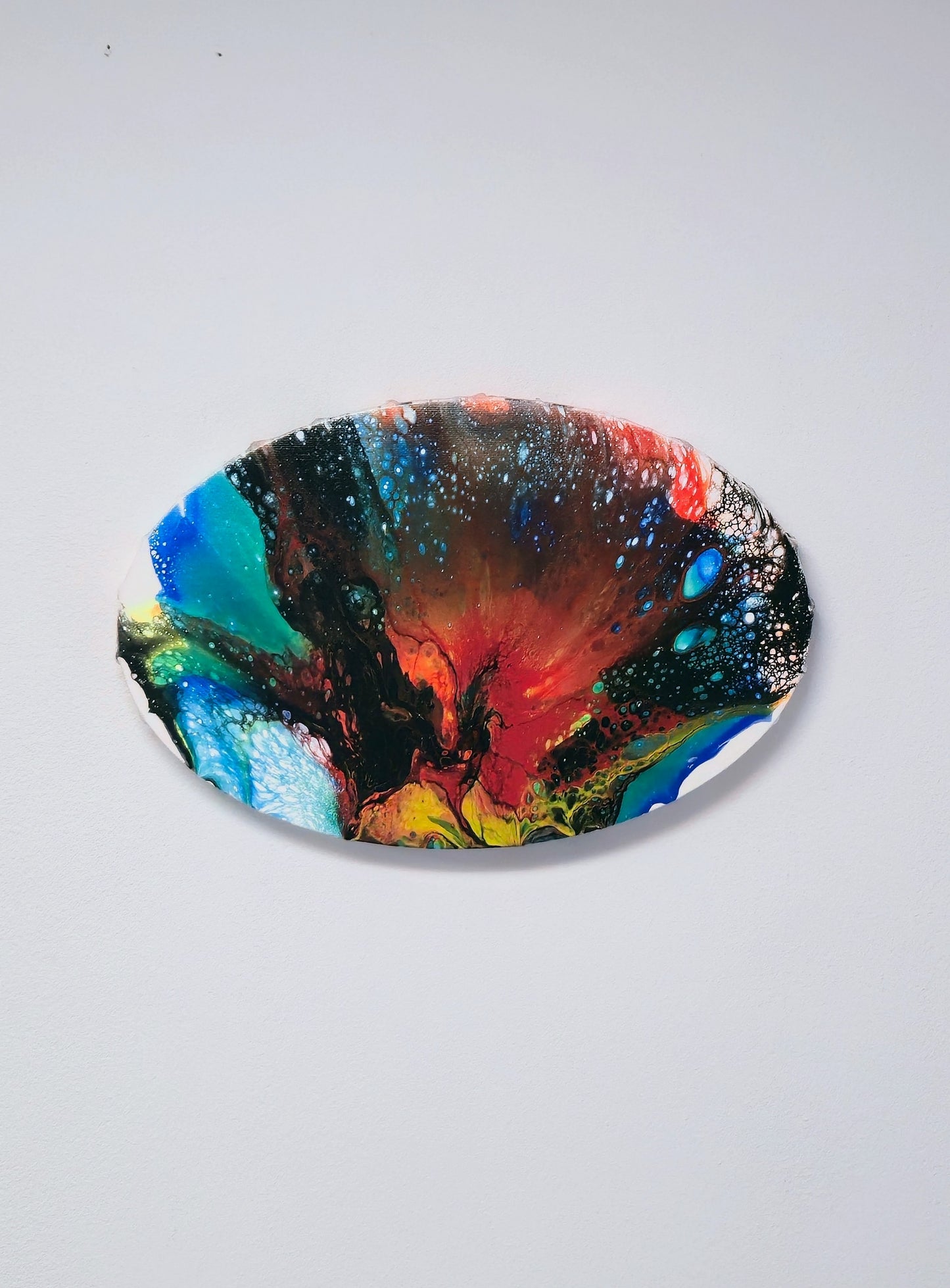 Kosmiczna Komórka – Owalny Obraz Abstrakcyjny Pouring Art 20x30 cm