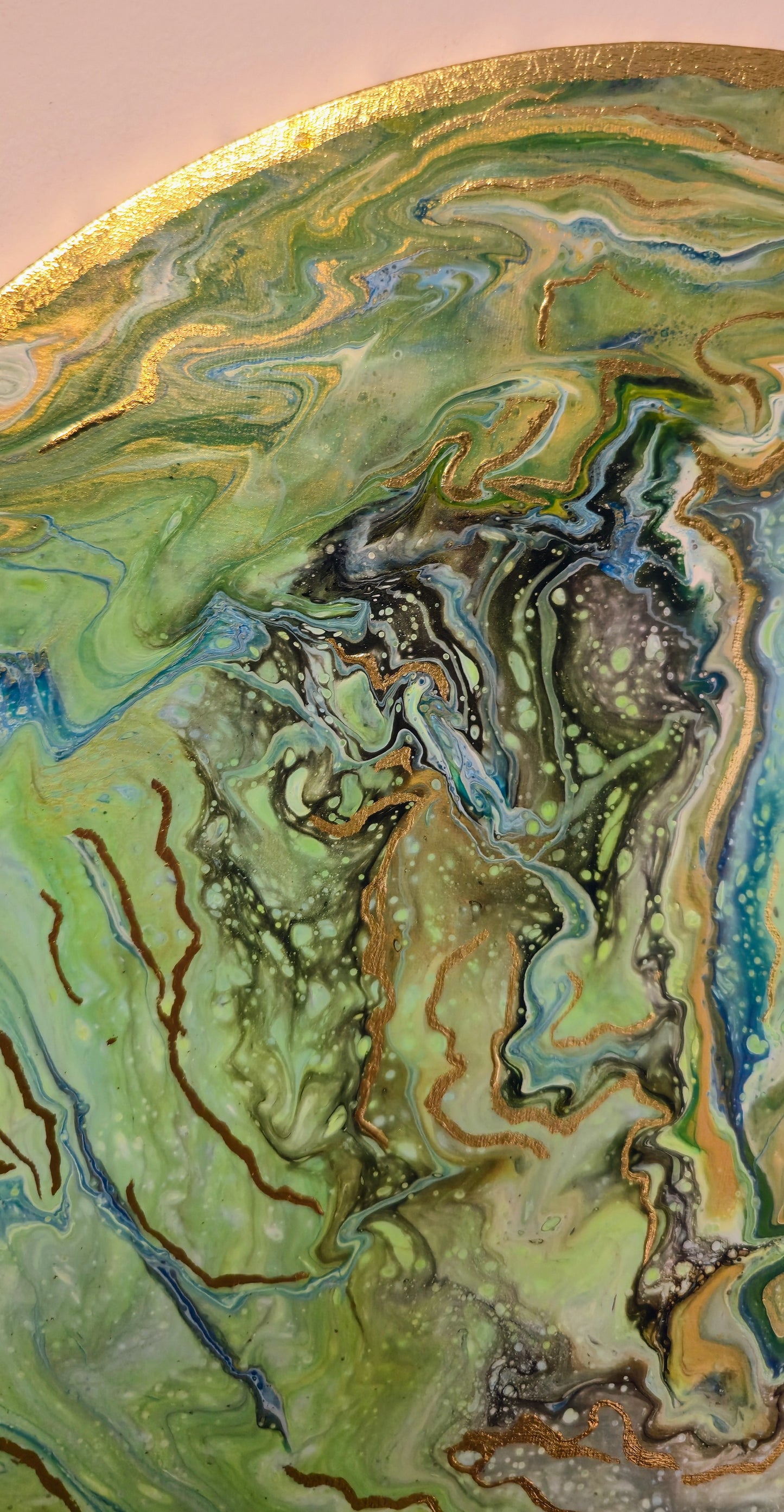 Zielona Planeta II – Okrągły Obraz Abstrakcyjny Pouring Art 50 cm