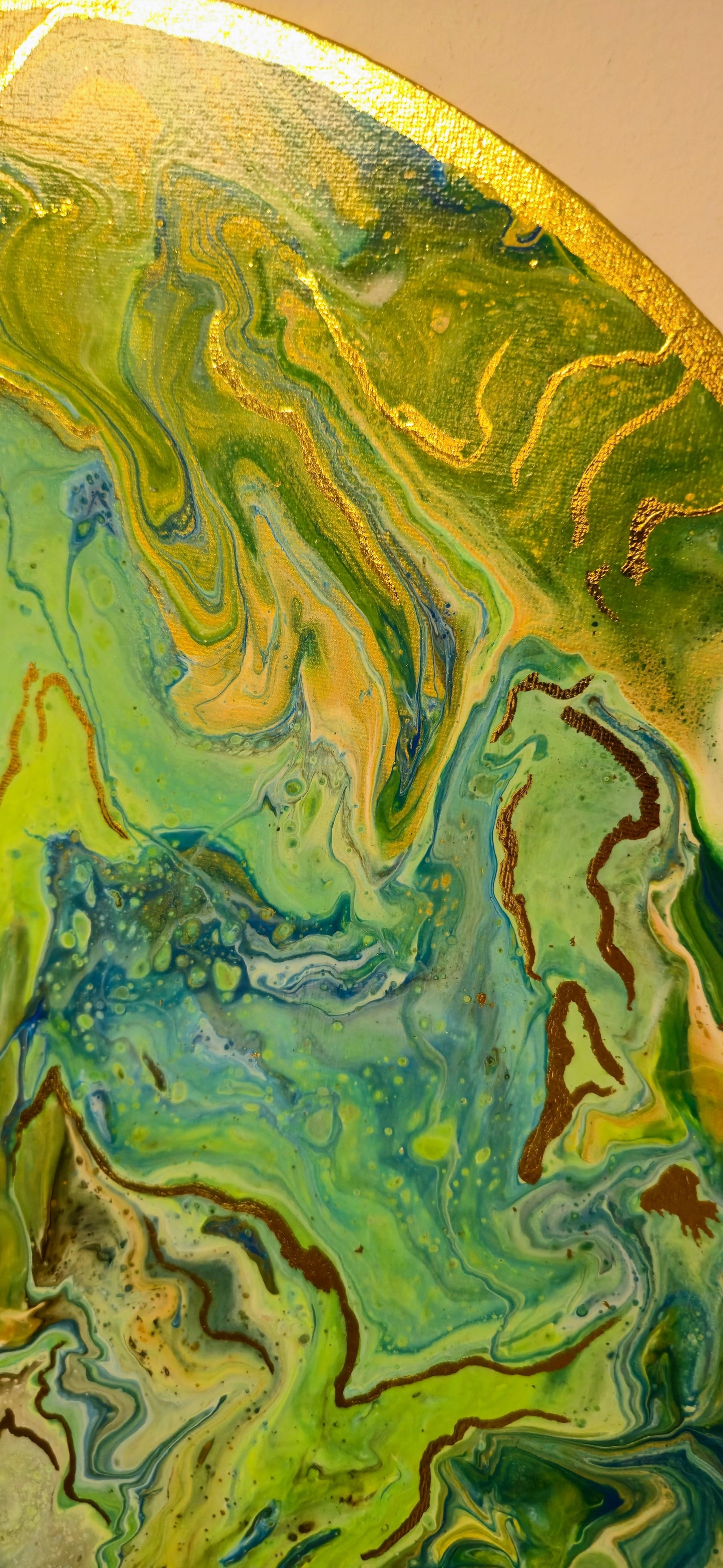Zielona Planeta II – Okrągły Obraz Abstrakcyjny Pouring Art 50 cm