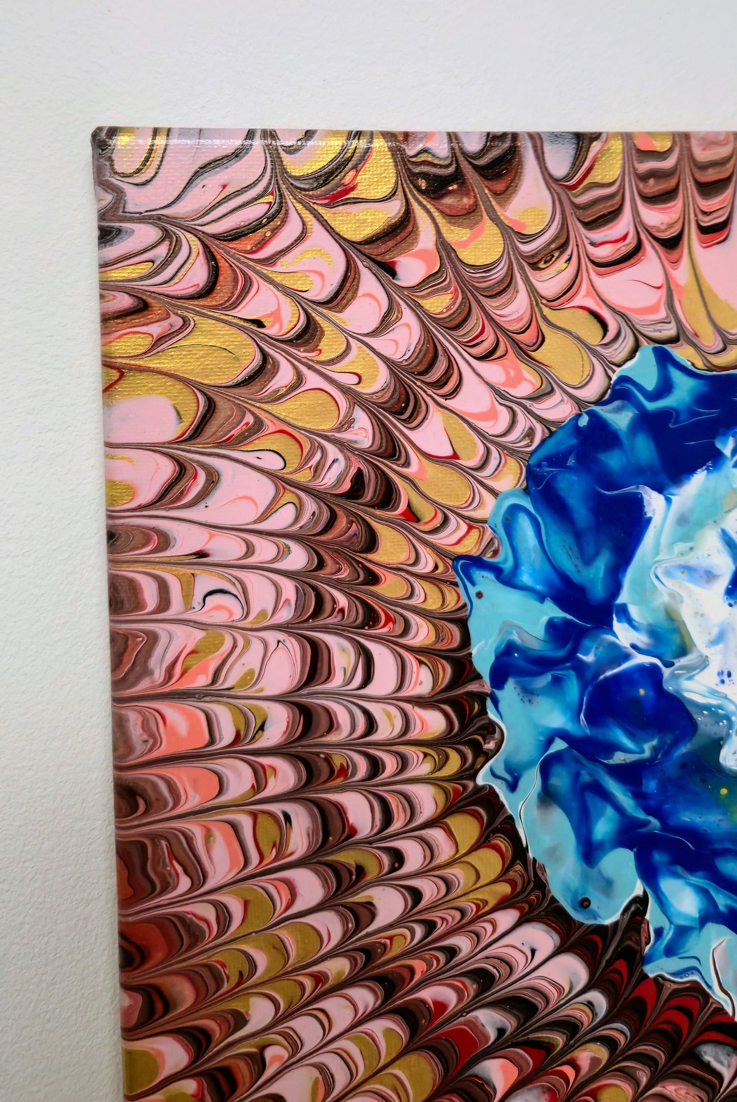 Oko Pawia – Obraz Abstrakcyjny Feather Pouring Art 30x40 cm