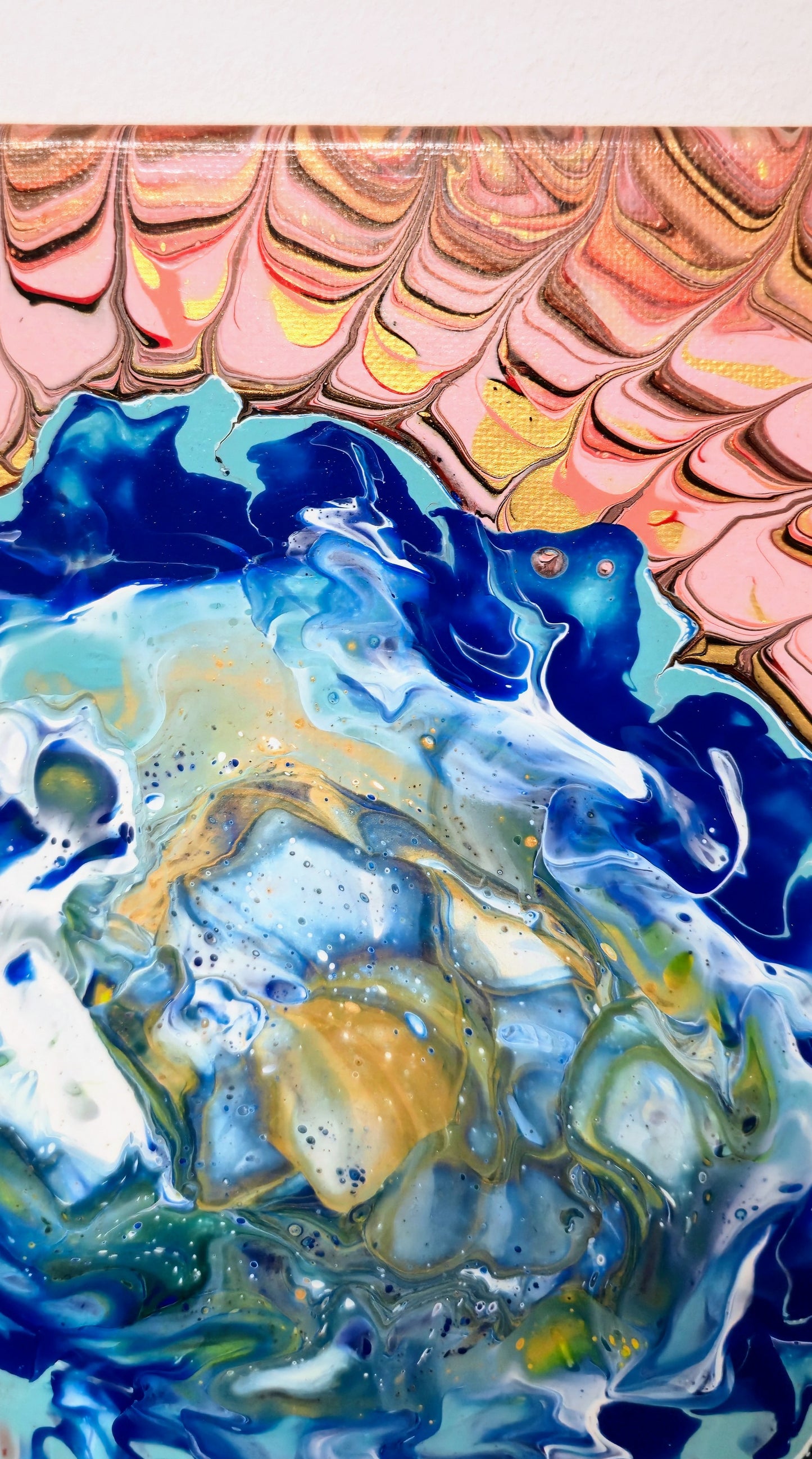 Oko Pawia – Obraz Abstrakcyjny Feather Pouring Art 30x40 cm