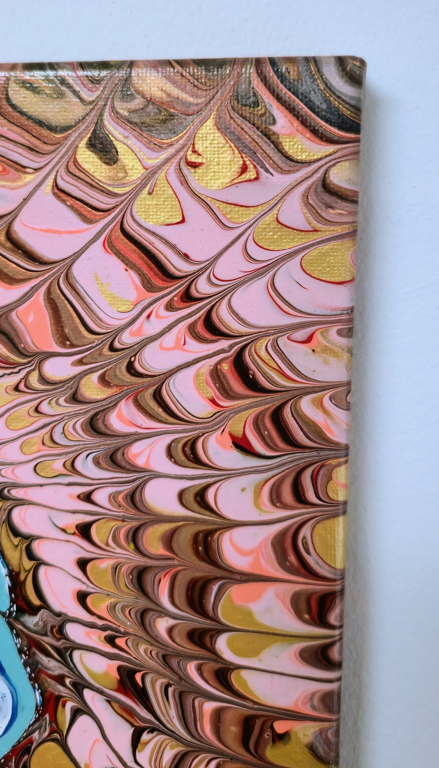 Oko Pawia – Obraz Abstrakcyjny Feather Pouring Art 30x40 cm