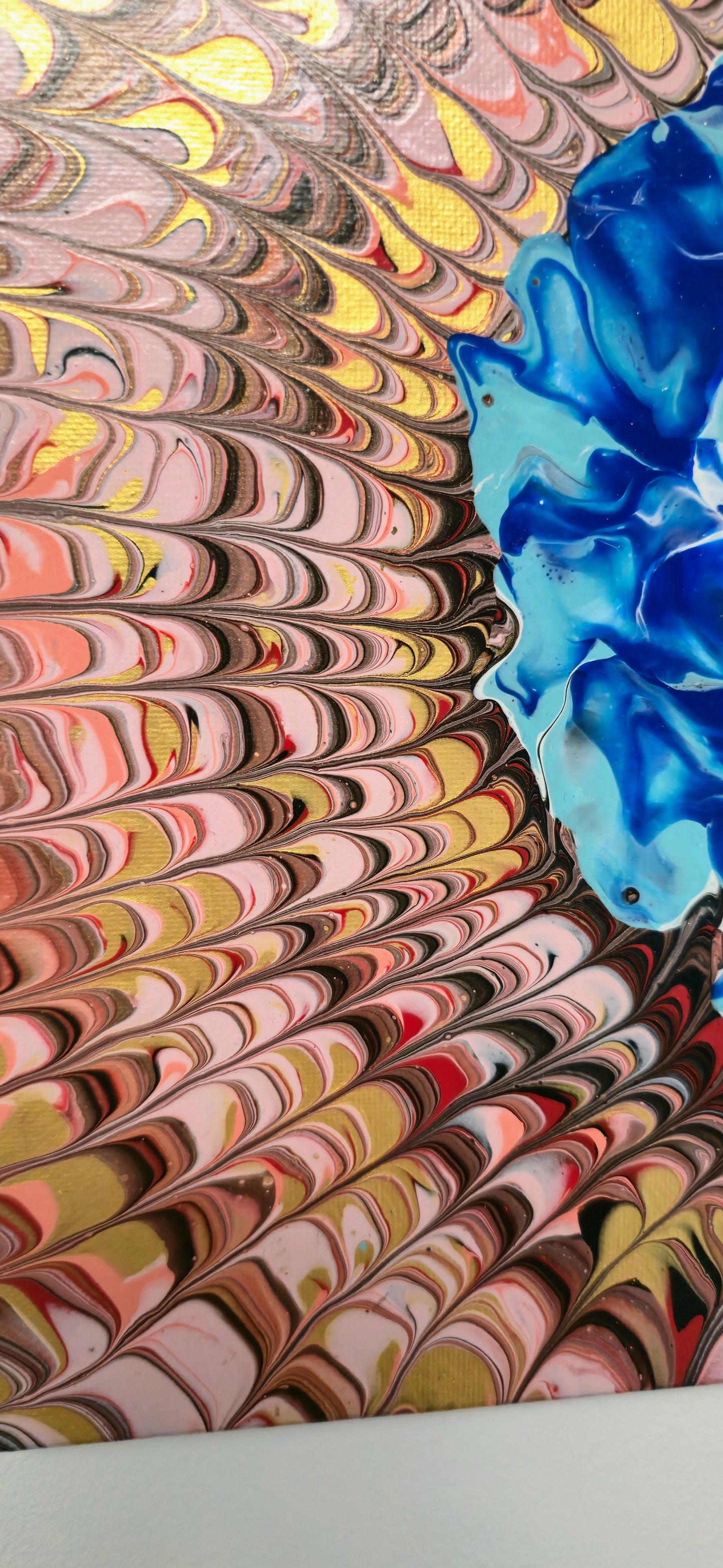 Oko Pawia – Obraz Abstrakcyjny Feather Pouring Art 30x40 cm