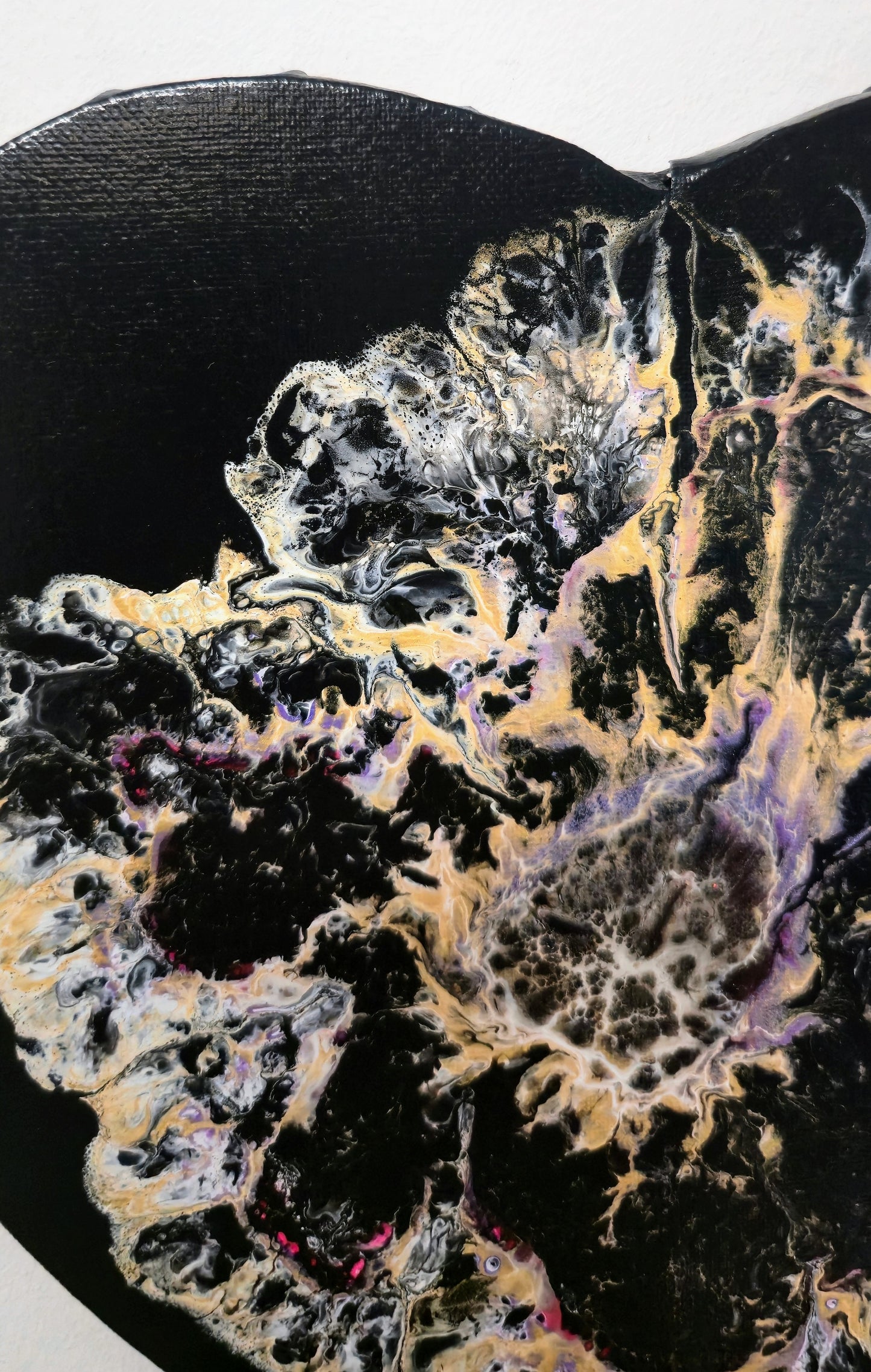 Czarna Piwonia – Obraz Serce Pouring Art 30 cm