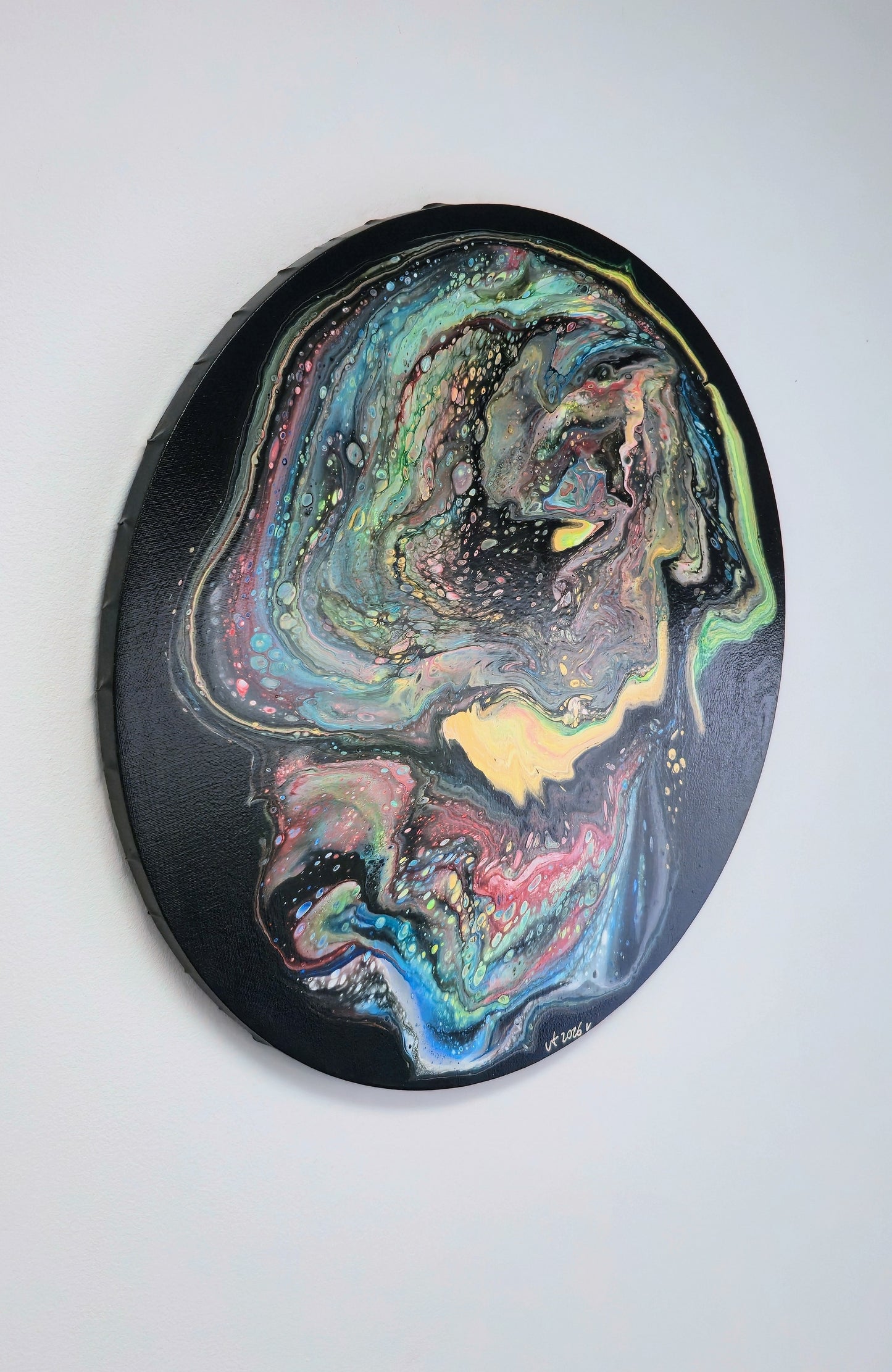 Strażnik Umysłu – Okrągły Obraz Abstrakcyjny Pouring Art 50 cm