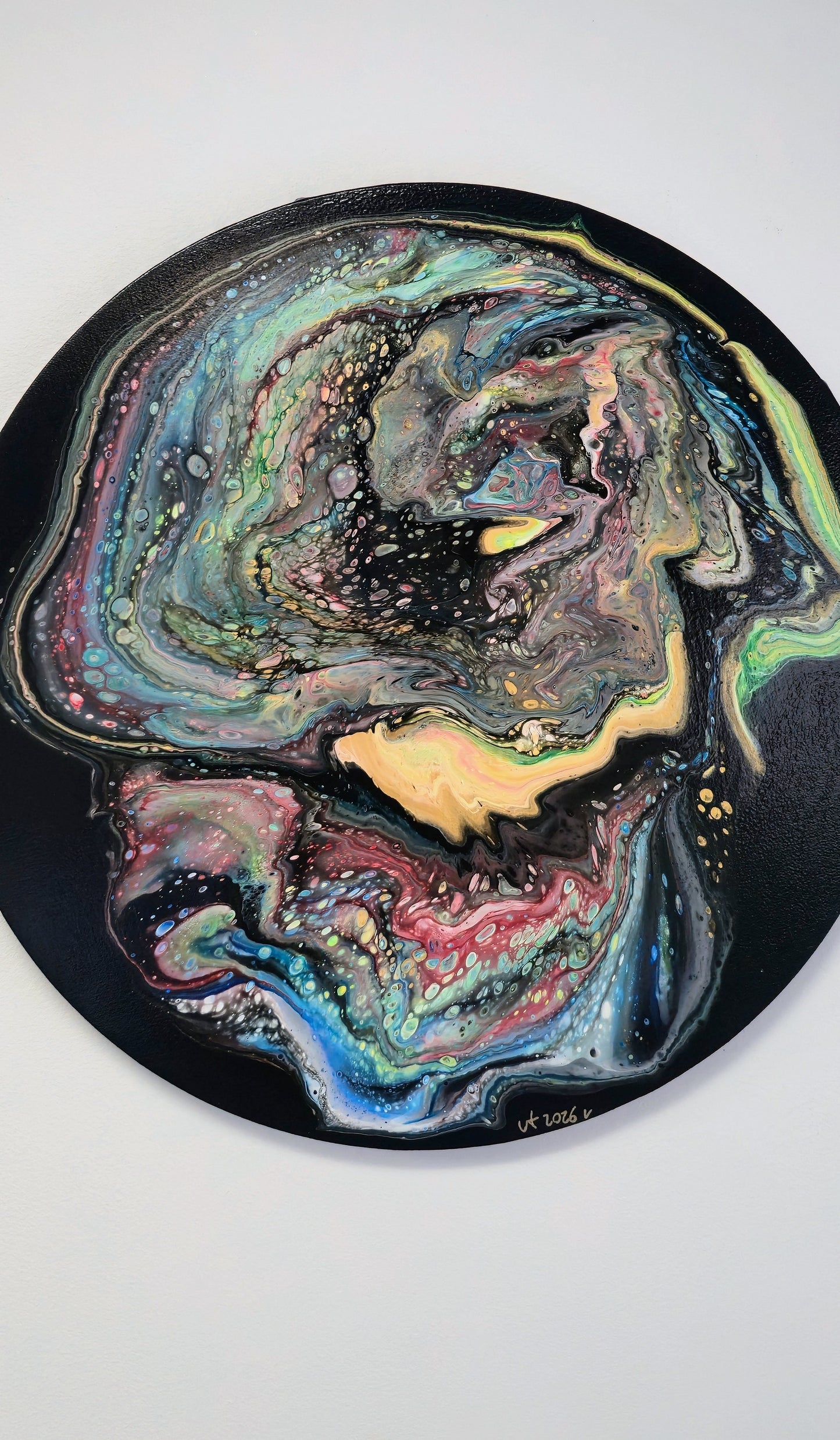 Strażnik Umysłu – Okrągły Obraz Abstrakcyjny Pouring Art 50 cm