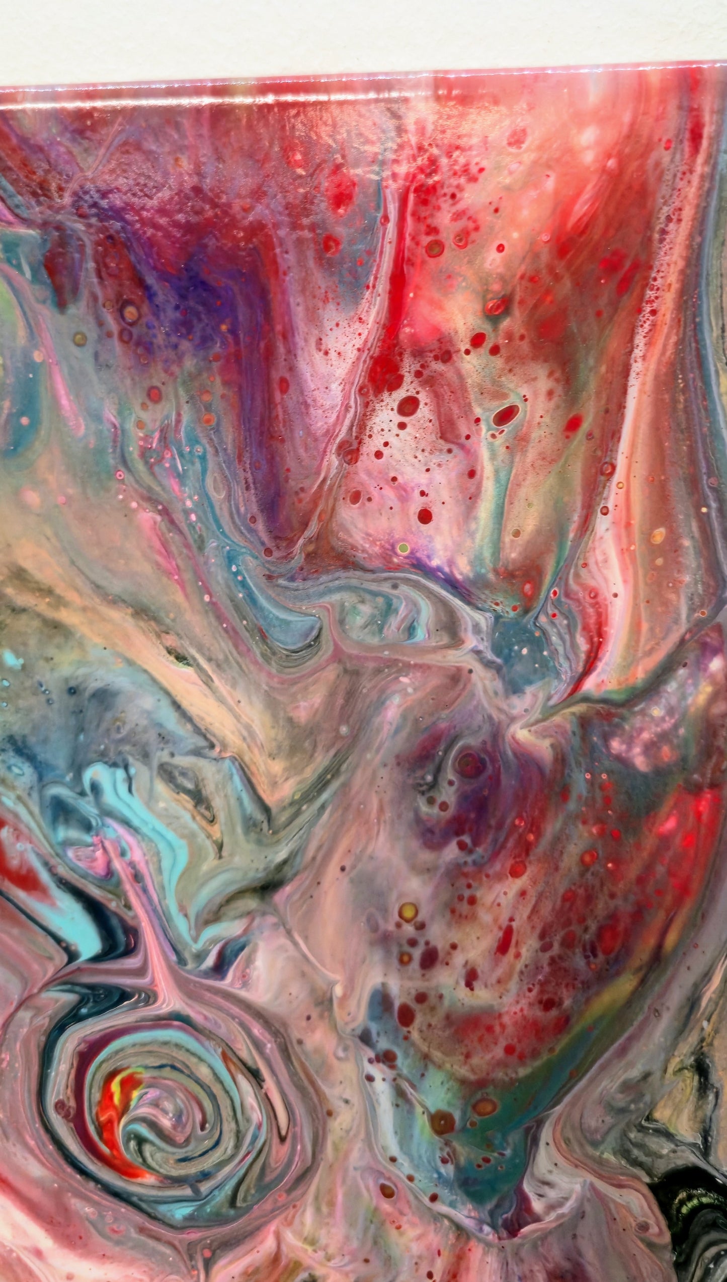 Czysty Umysł w Czerwieni – Obraz Abstrakcyjny Pouring Art (40x50 cm)