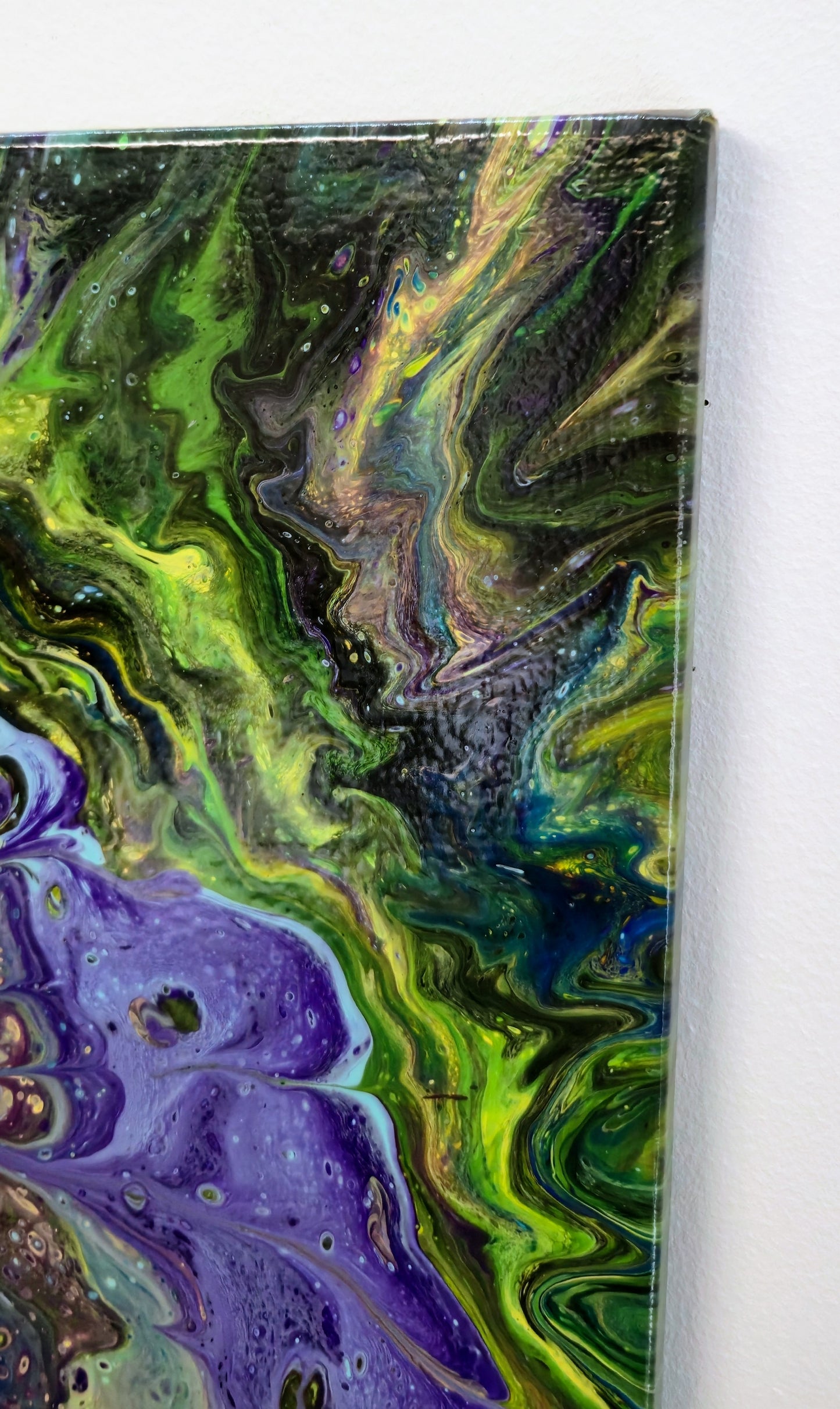 Fioletowy Sen Lasu – Obraz Abstrakcyjny Pouring Art (50x50 cm)
