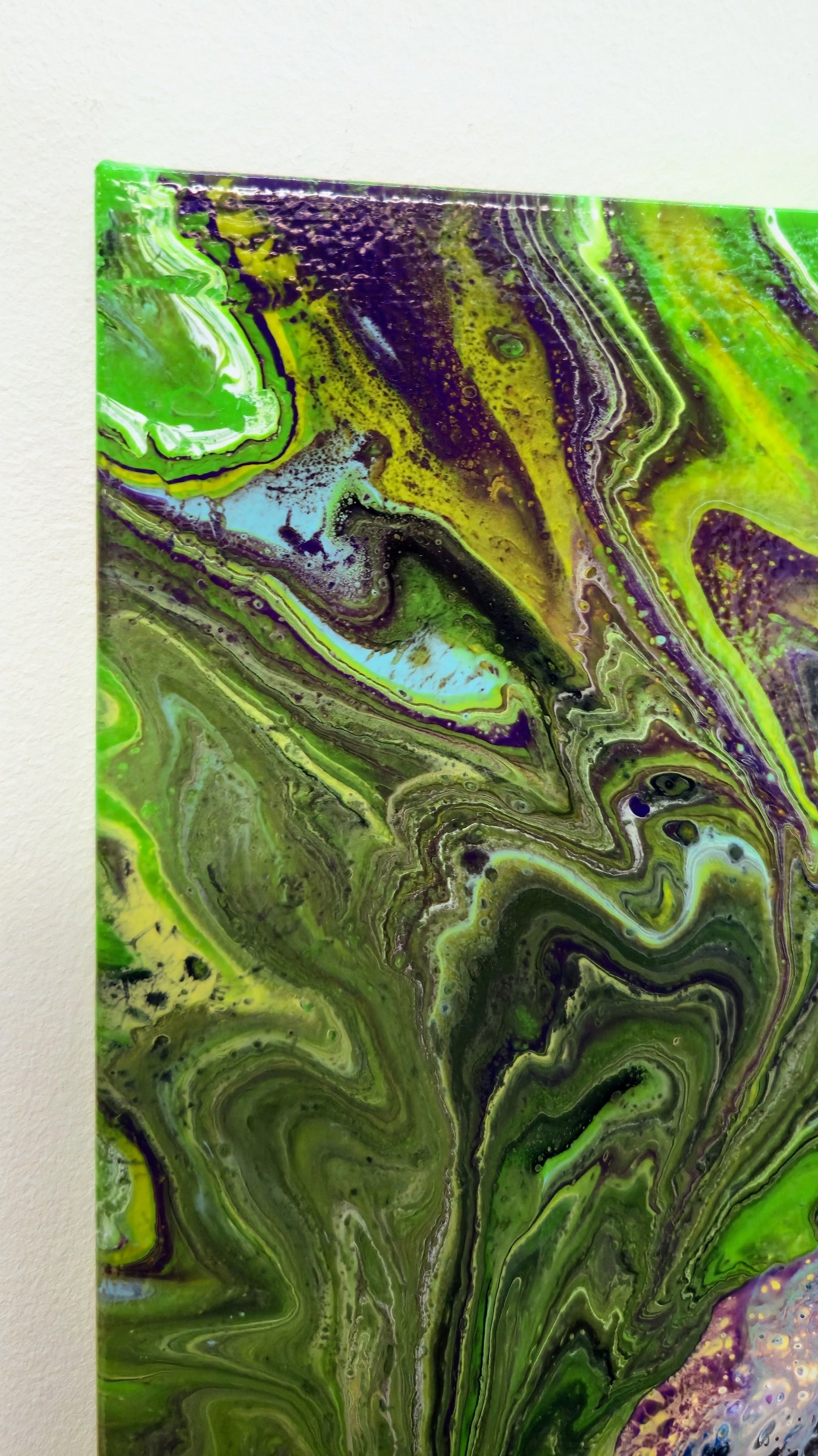 Kosmiczny Dinozaur – Obraz Abstrakcyjny Pouring Art (50x50 cm)