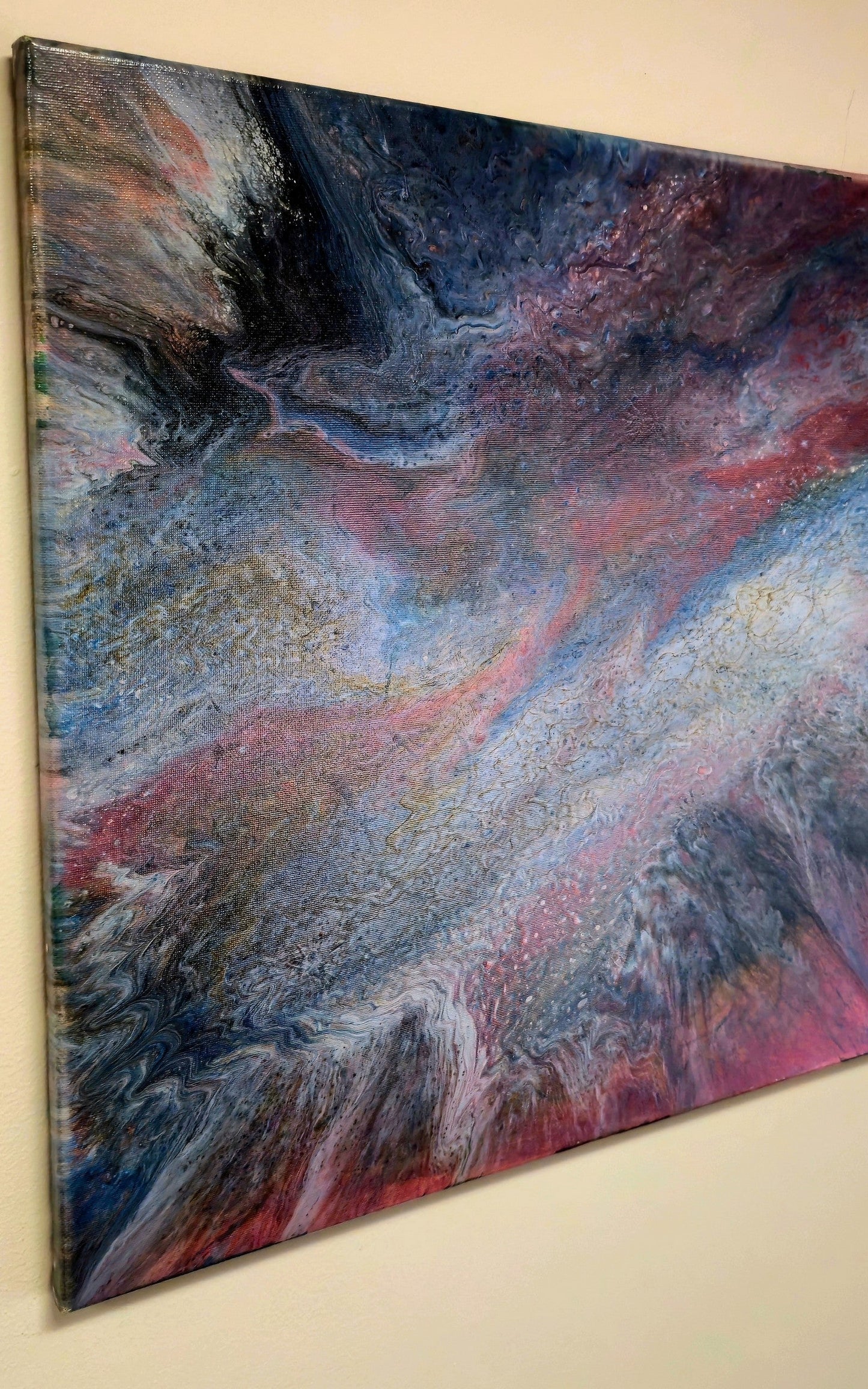 Obraz abstrakcyjny o wymiarach 50x70cm wykonany techniką Pouring Art w tonacji błękitu i złota. - Oryginalny