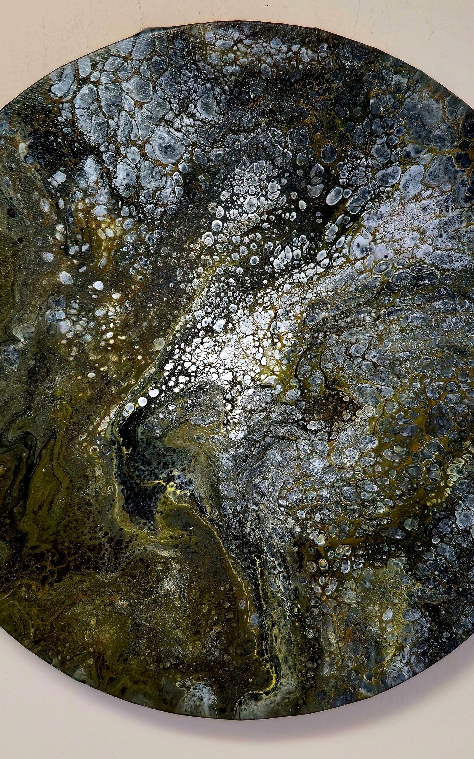 Okrągły obraz 50cm - Zieleń Złoto Srebro Pouring Art