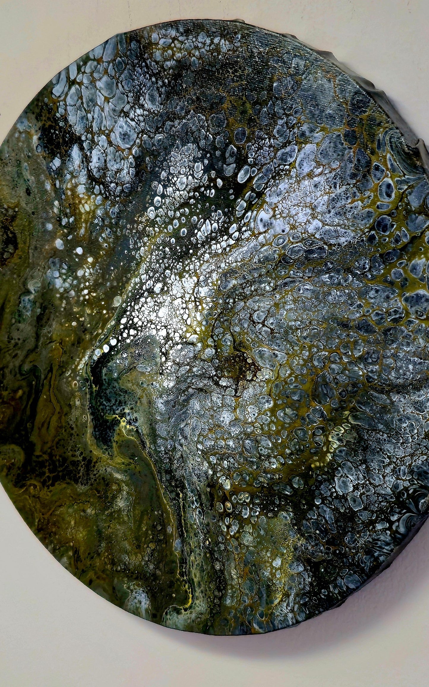 Okrągły obraz 50cm - Zieleń Złoto Srebro Pouring Art